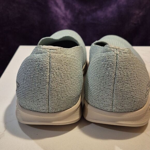 Skechers 9.5 New - Picture 8 of 9